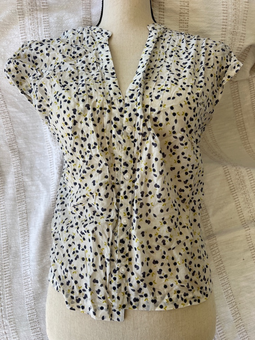GAP Women's White Printed Cap Sleeve Button-Front Top